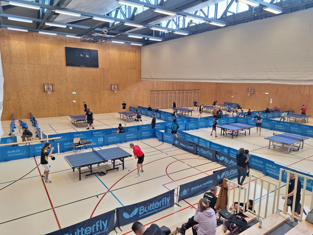 La salle du tournoi - 16 tables